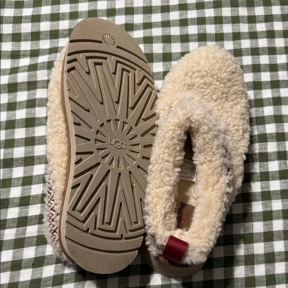 UGG Cream and Burgundy Women's Slippers - Picture 4 of 4